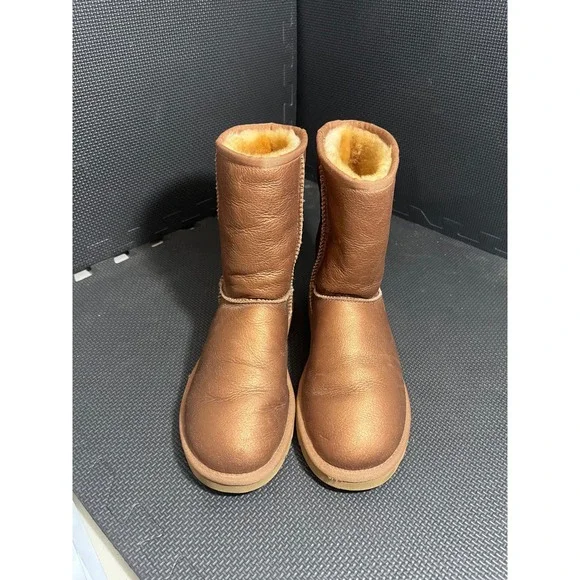 Ugg Boots Metallic‎ Women's UGG Classic Short II Metallic Womens Size 7 - Picture 2 of 9